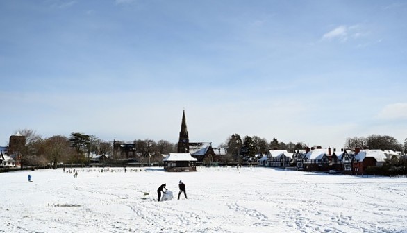 BRITAIN-WEATHER-SNOW