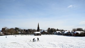 BRITAIN-WEATHER-SNOW