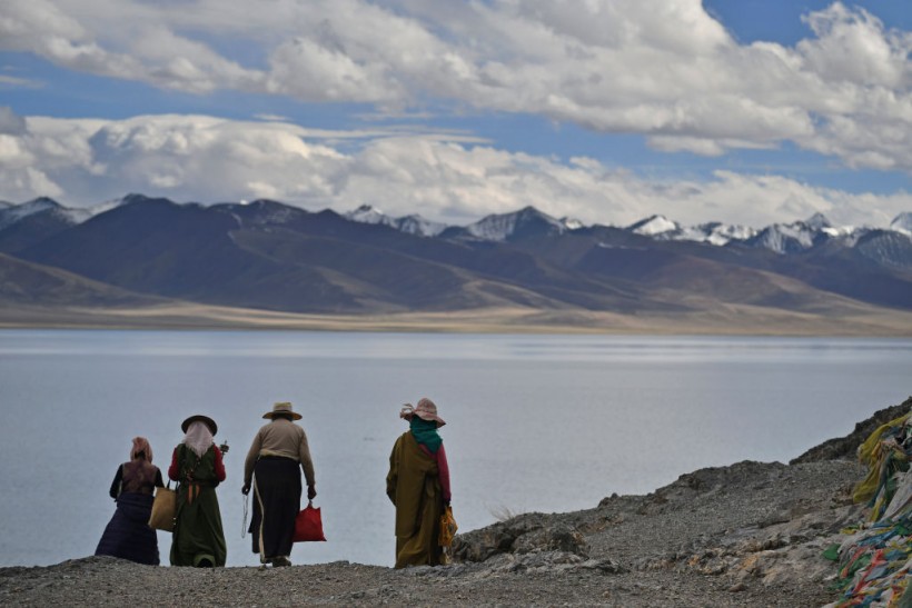 China Offers Journalists Rare Visit to Tibet