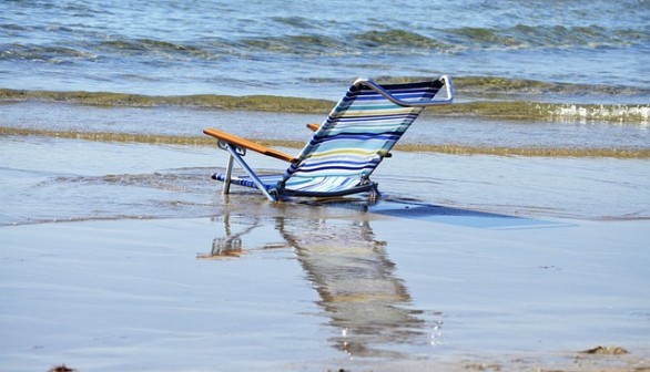 Meteotsunami Pulls Beach Chairs to Florida Shorelines