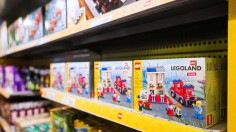 LEGO Bricks From Recycled Plastic Bottles Scrapped as Carbon Emissions Reduction Not Met, Company Studies Alternatives