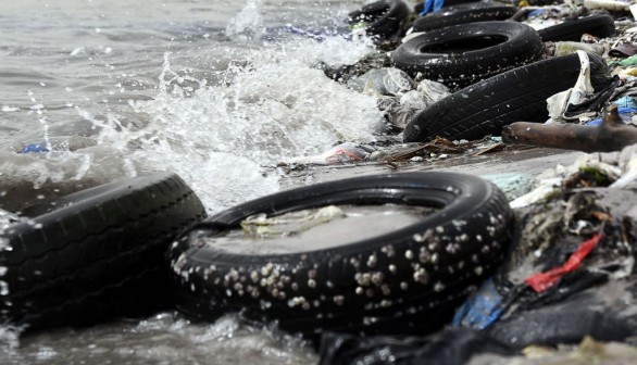3000 Tires Pulled Out of Philadelphia River in Cleaning Project