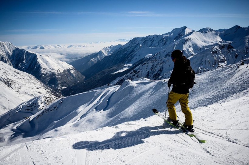 A skier in Piau Engaly ski