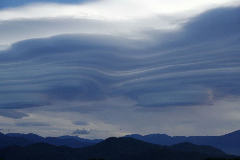 FRANCE-CORSICA-WEATHER-CLOUDS-LENTICULAR
