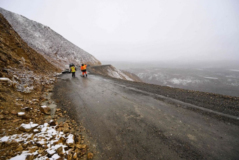 A photo of a road in Alaska