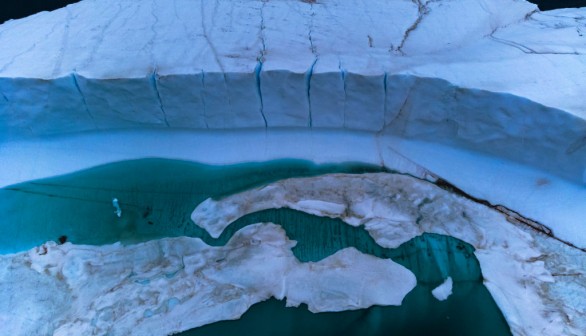 CORRECTION / GREENLAND-ENVIRONMENT-CLIMATE CHANGE-ICEBERGS