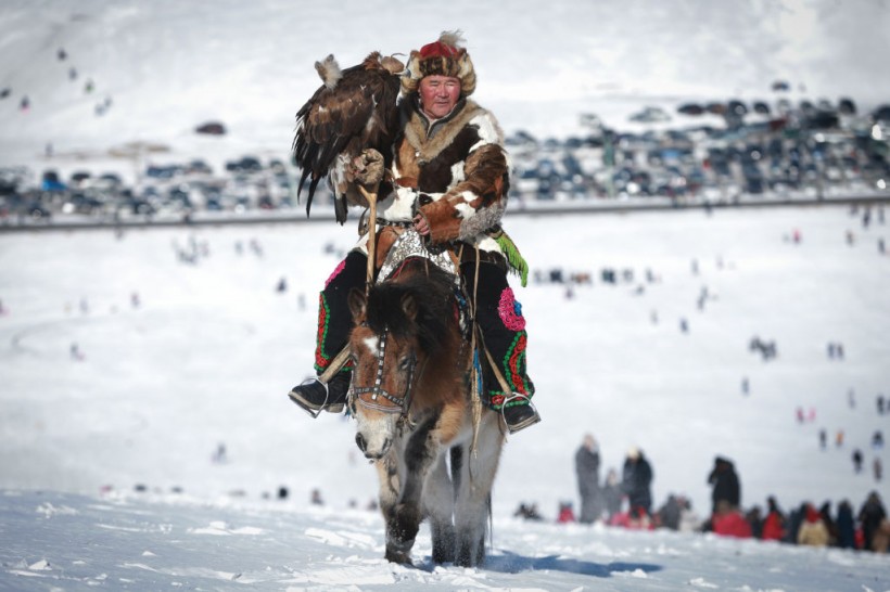 MONGOLIA-FESTIVAL-EAGLE