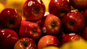 FRANCE-ECONOMY-RETAIL-APPLES-FEATURE