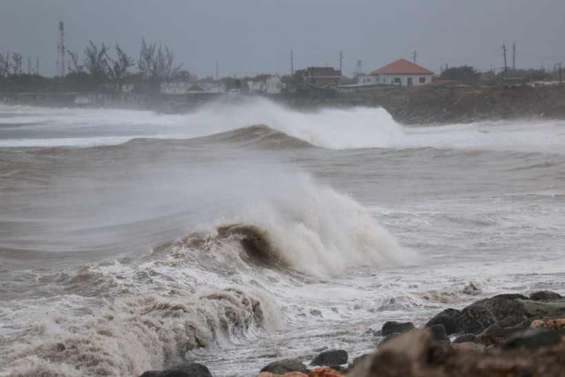 Hurricane Beryl Update: Storm Strengthens to Category 3 with 85 MPH Winds, Now Heads Toward Southern Texas Bringing Dangerous Storm Surge, Heavy Rainfall [NHC]