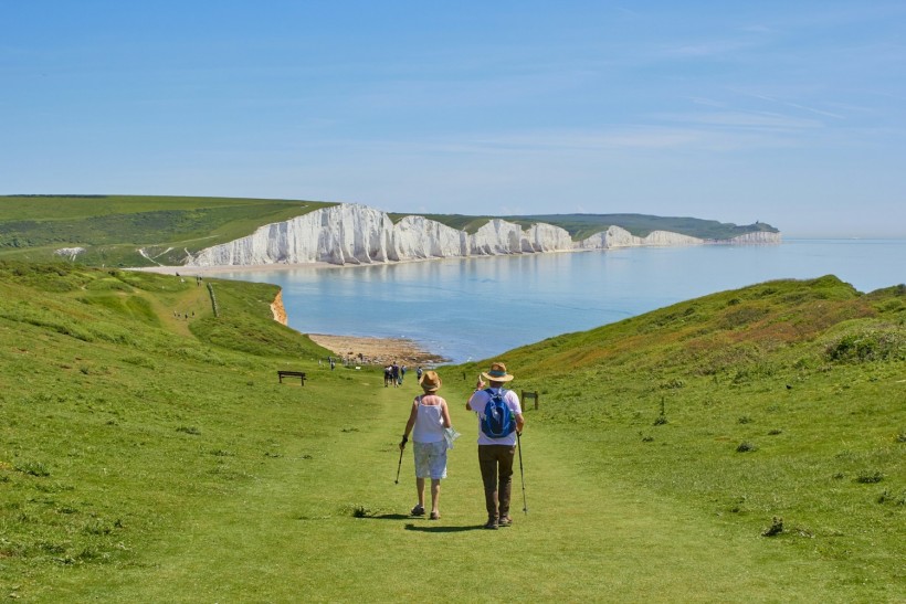 Nature's Embrace: The Profound Benefits of Outdoor Experiences for the Elderly