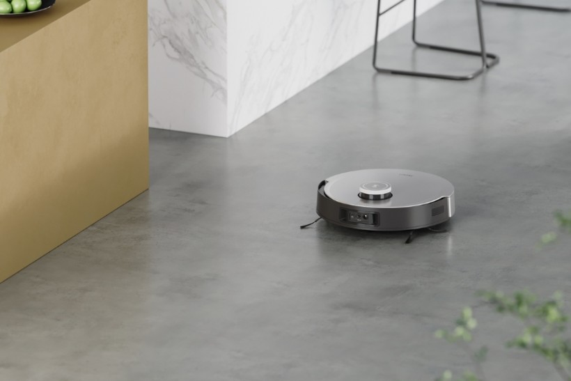 robot vacuum cleaning floor