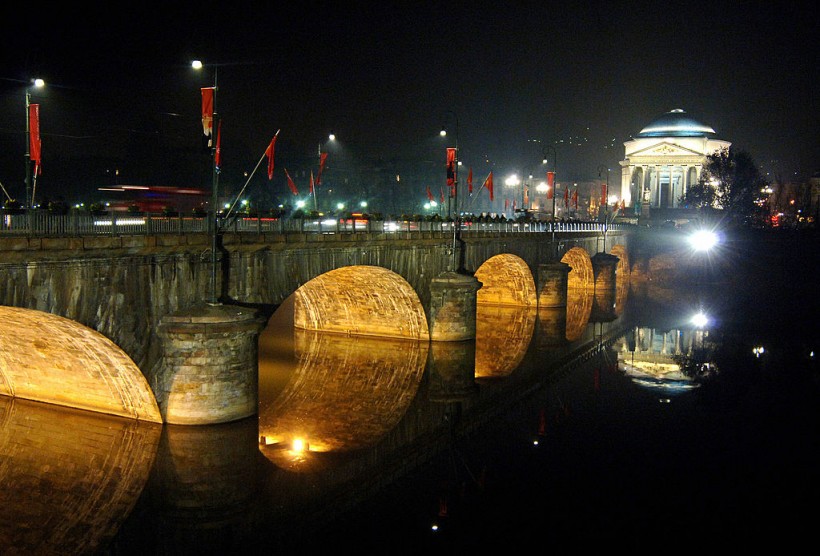 A view of the bridge Vittorio Emmanuele