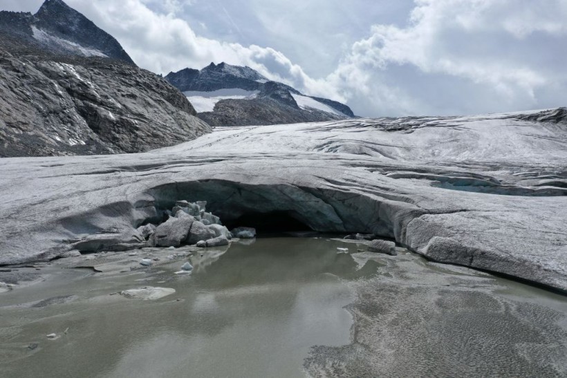 Glaciers Help Trace Volcanoes’ Behavior By Sensing
Temperatures, Experts Say