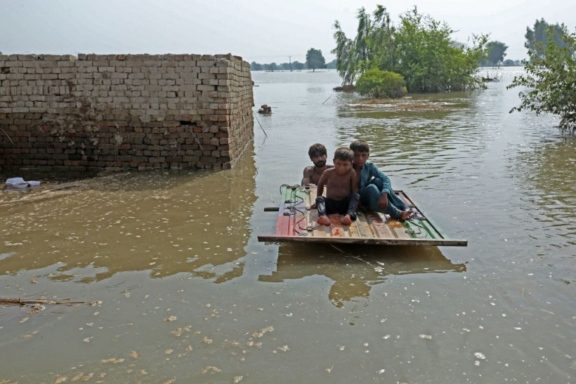 floods affect children